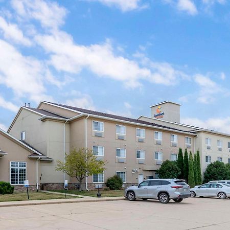 Comfort Suites Сідар-Фолс Екстер'єр фото