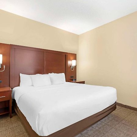 Comfort Suites Сідар-Фолс Екстер'єр фото