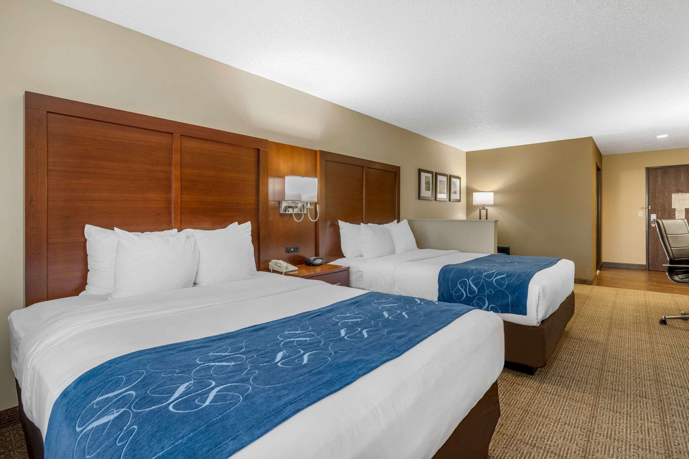 Comfort Suites Сідар-Фолс Екстер'єр фото