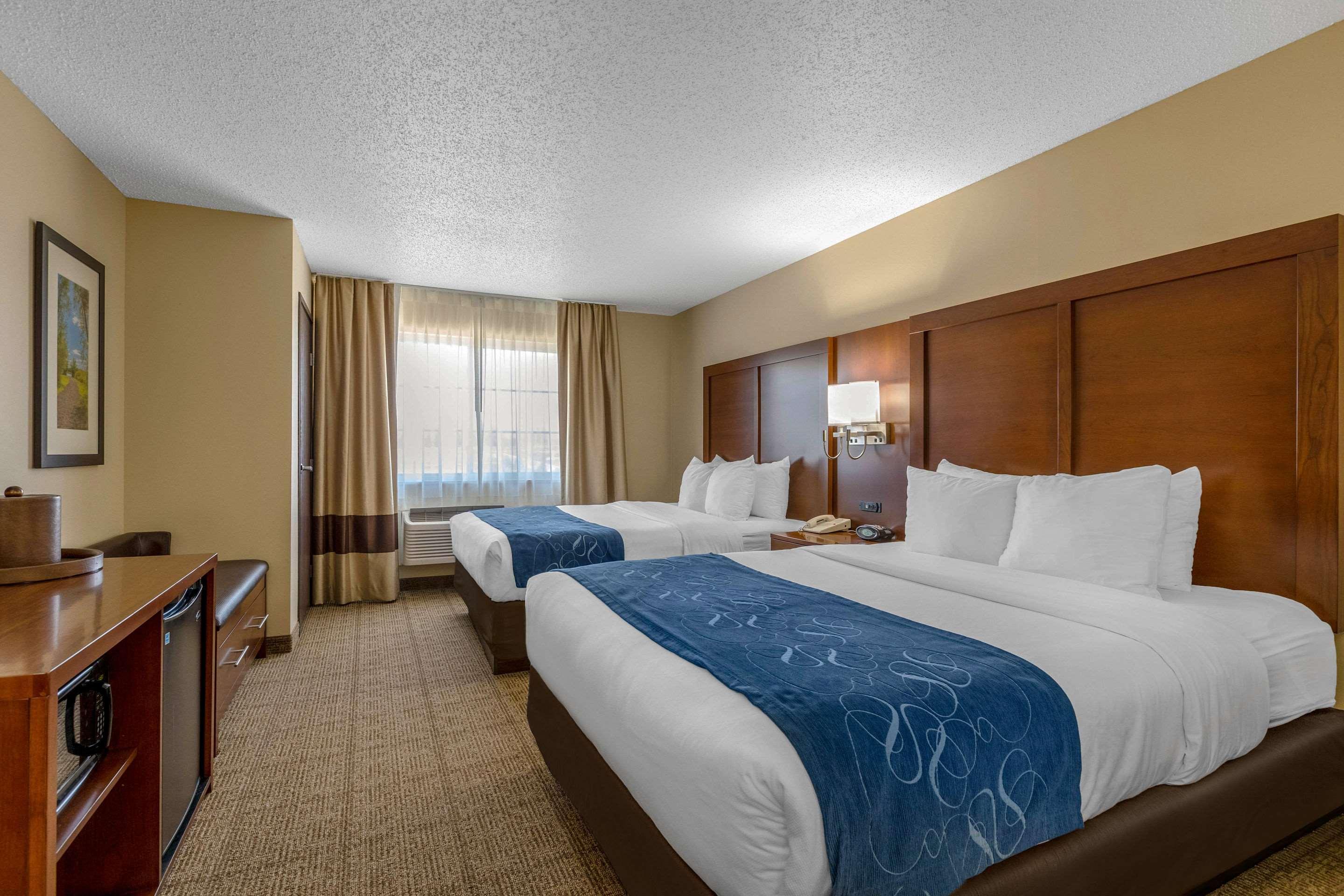Comfort Suites Сідар-Фолс Екстер'єр фото