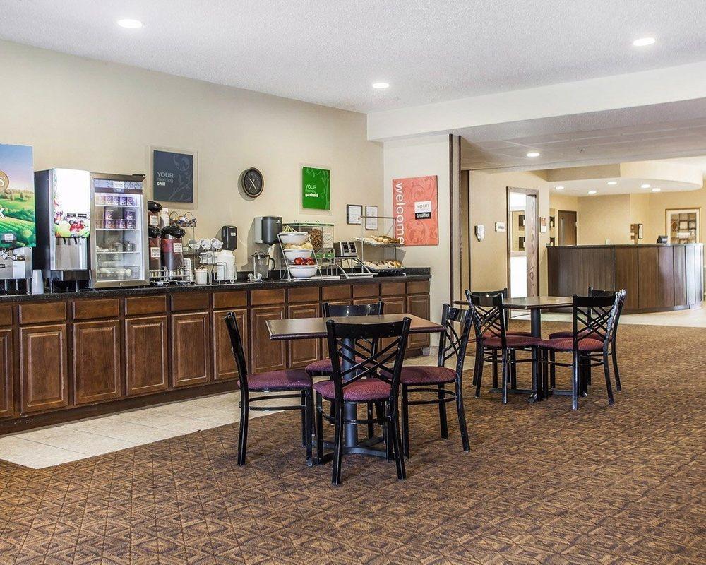 Comfort Suites Сідар-Фолс Екстер'єр фото