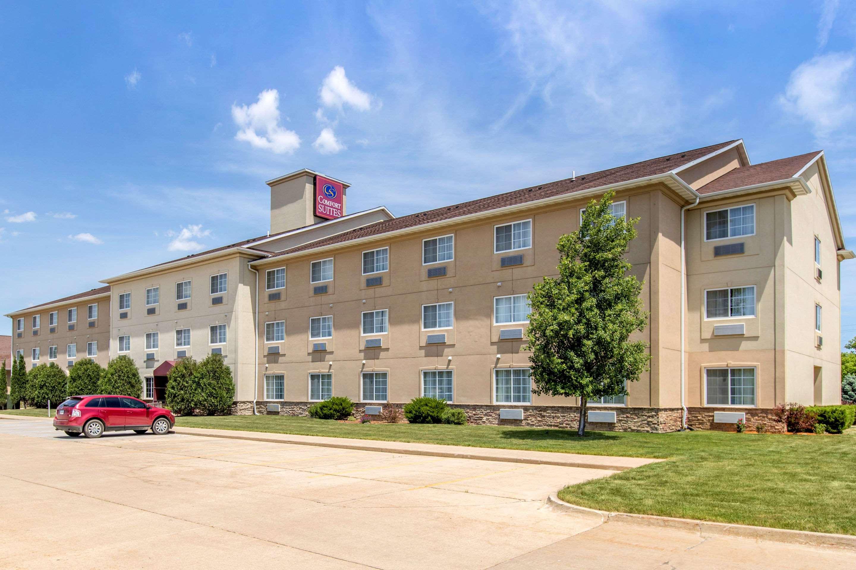 Comfort Suites Сідар-Фолс Екстер'єр фото