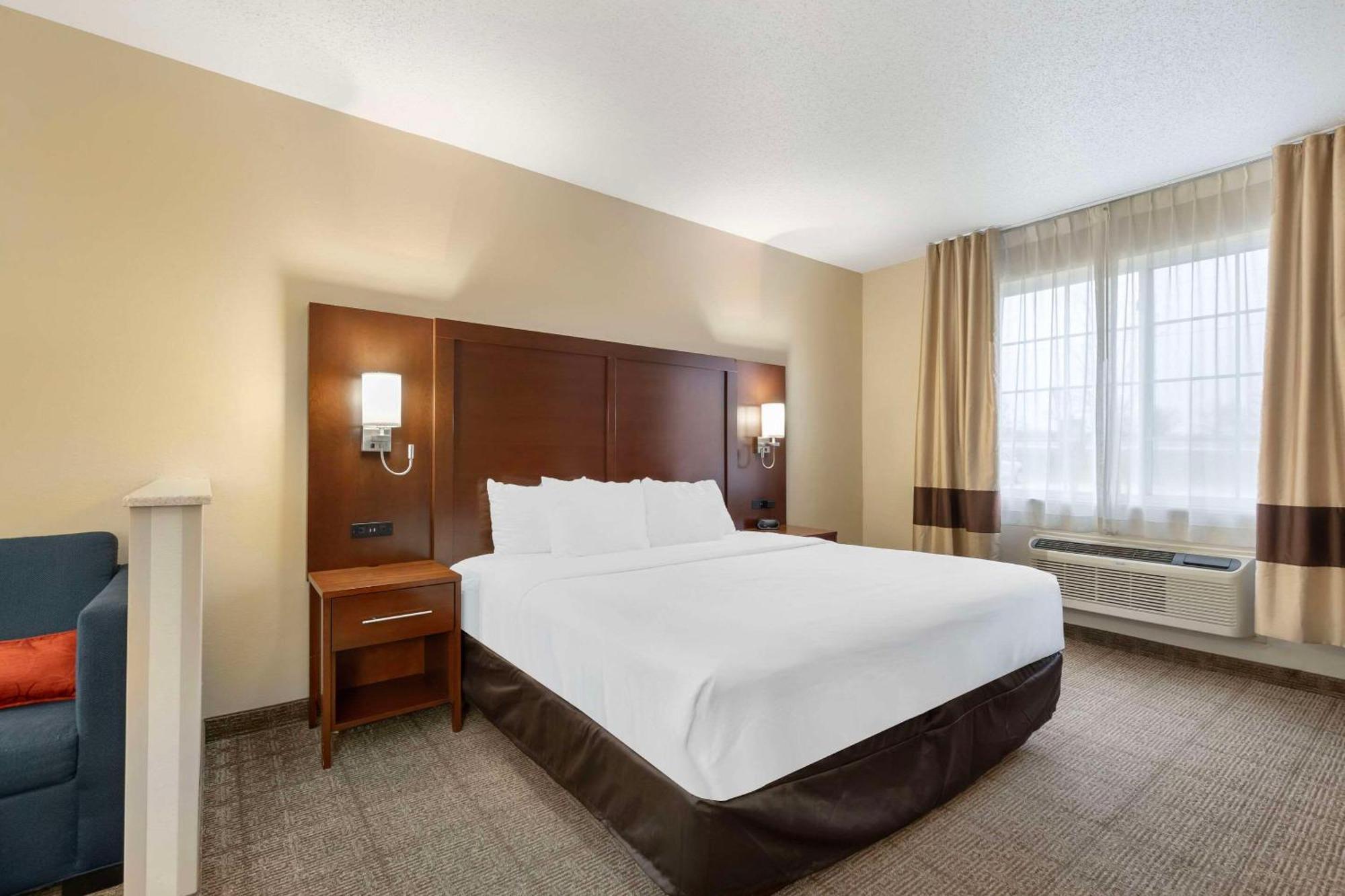 Comfort Suites Сідар-Фолс Екстер'єр фото
