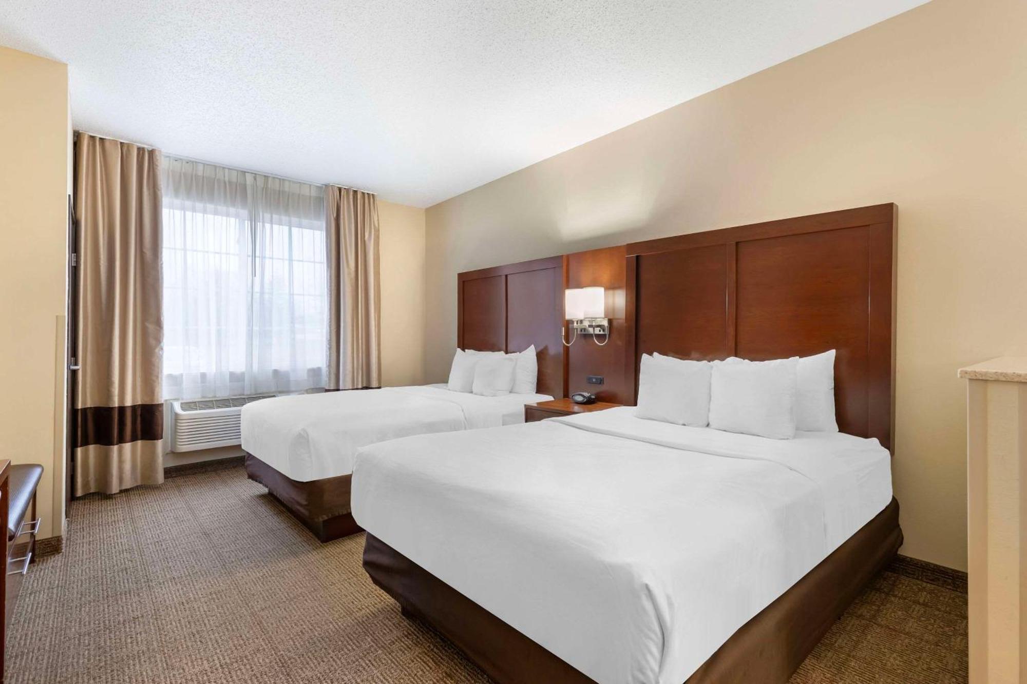 Comfort Suites Сідар-Фолс Екстер'єр фото