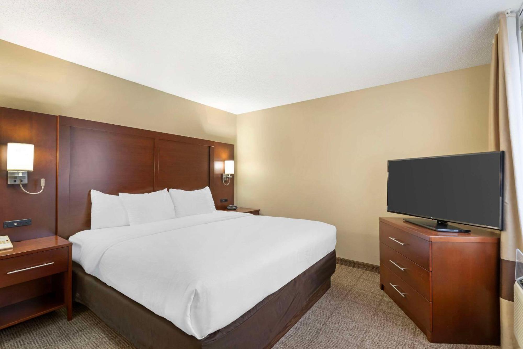 Comfort Suites Сідар-Фолс Екстер'єр фото