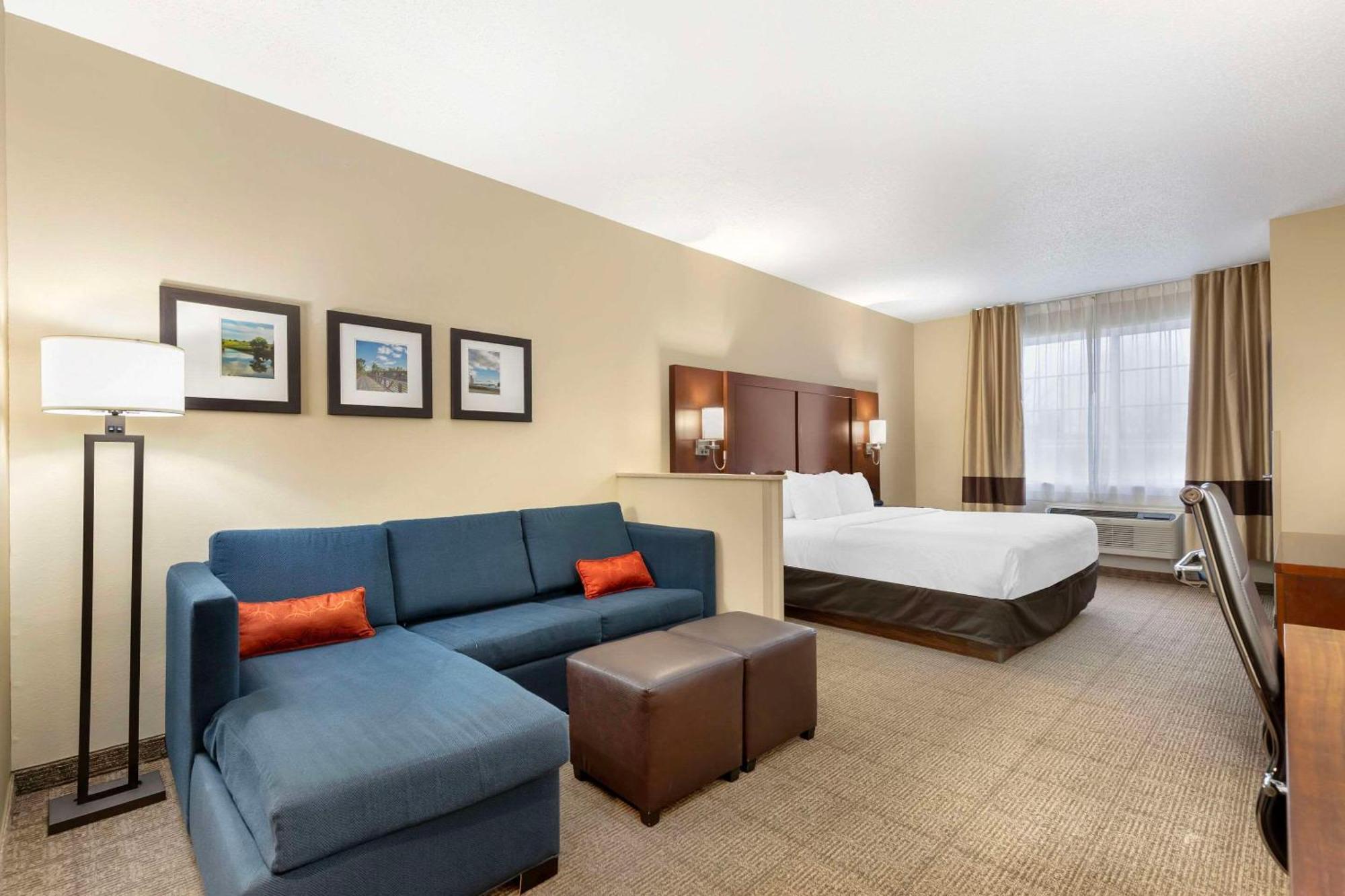 Comfort Suites Сідар-Фолс Екстер'єр фото